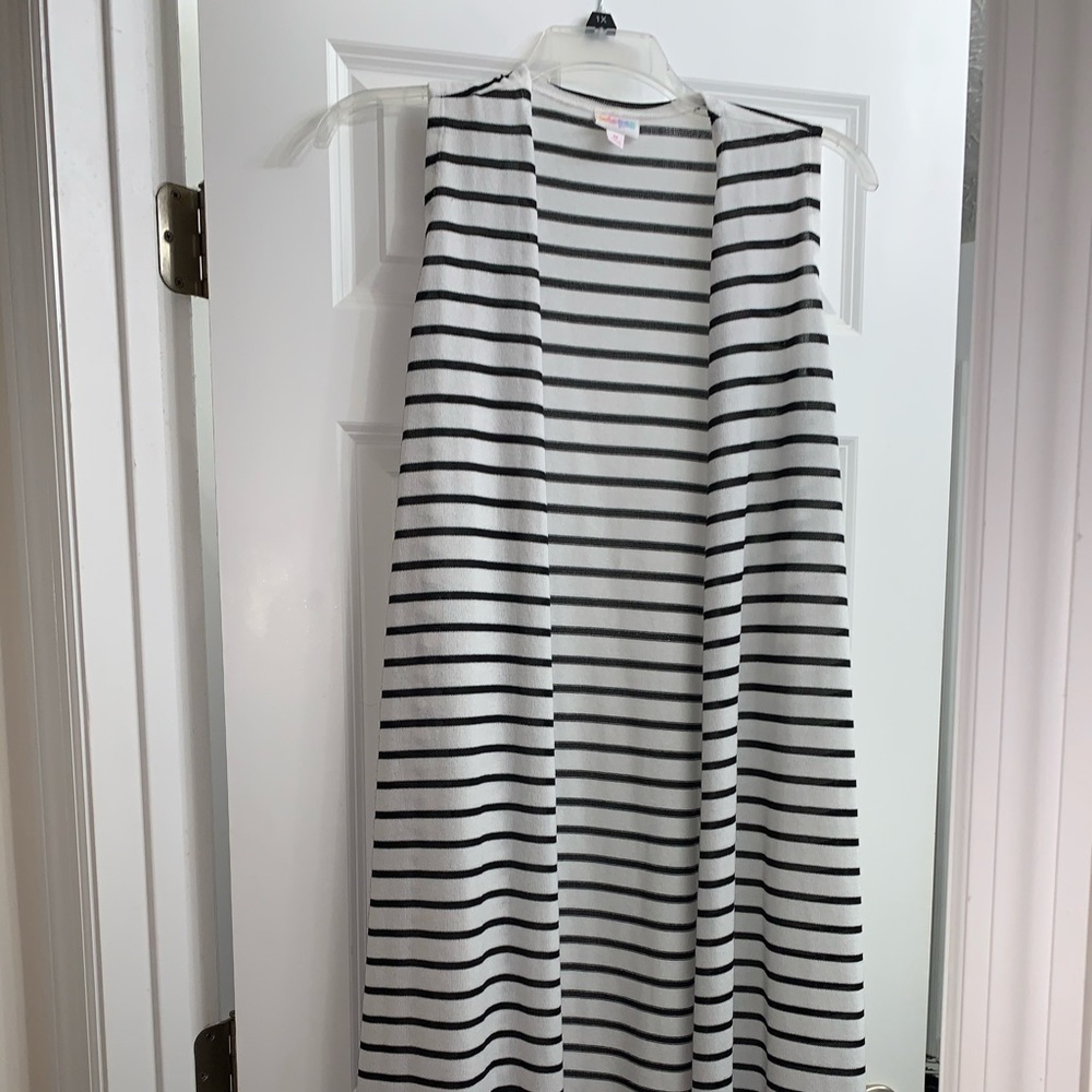 LulaRoe Joy Black & White striped. NWOT.